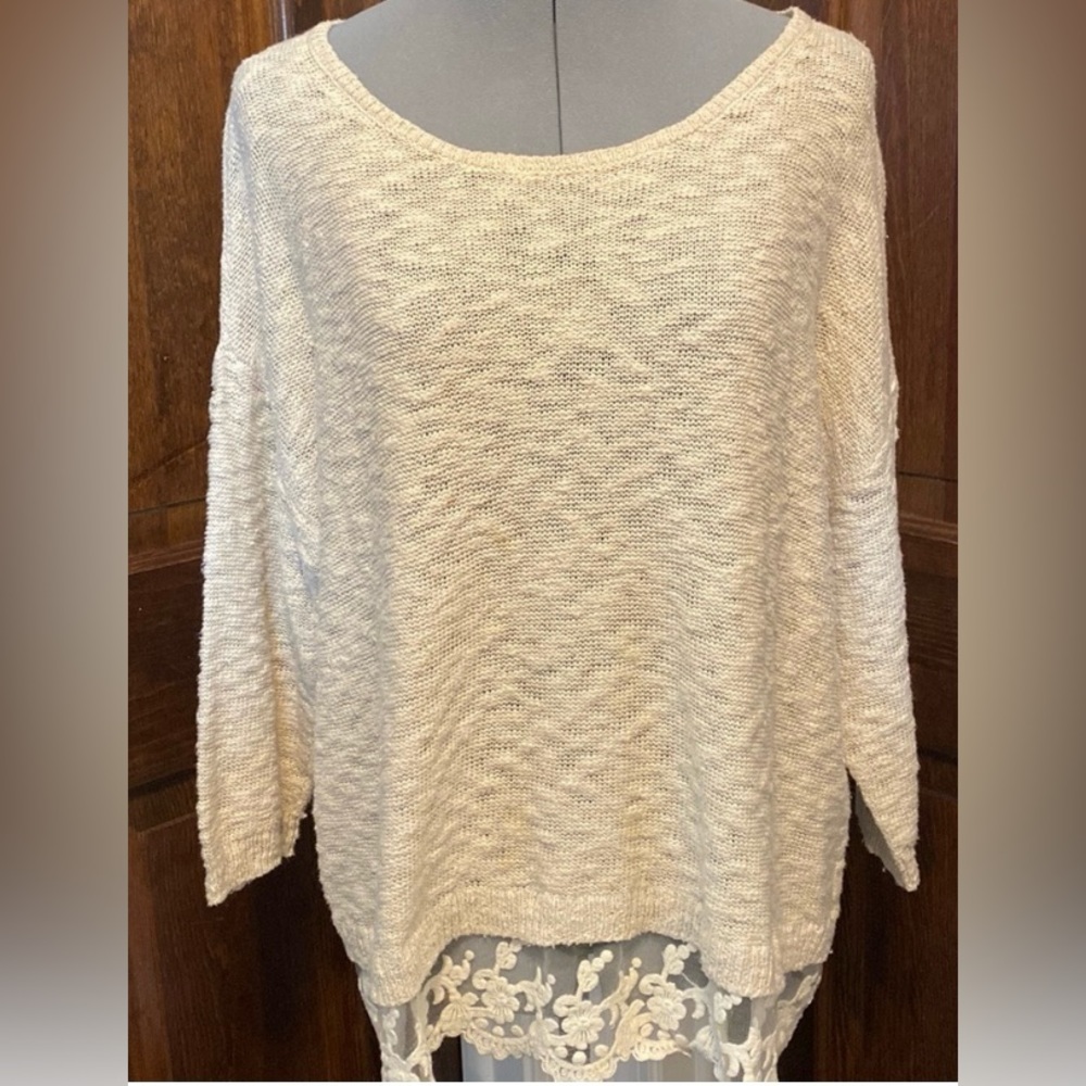 🐑 Chicos Ivory Sweater, Lace Trim, 3/4 sleeve scoop neckline. size 2, L, Large.